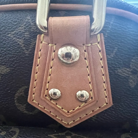 Louis Vuitton Manhattan PM, Authentic - Picture 12 of 16